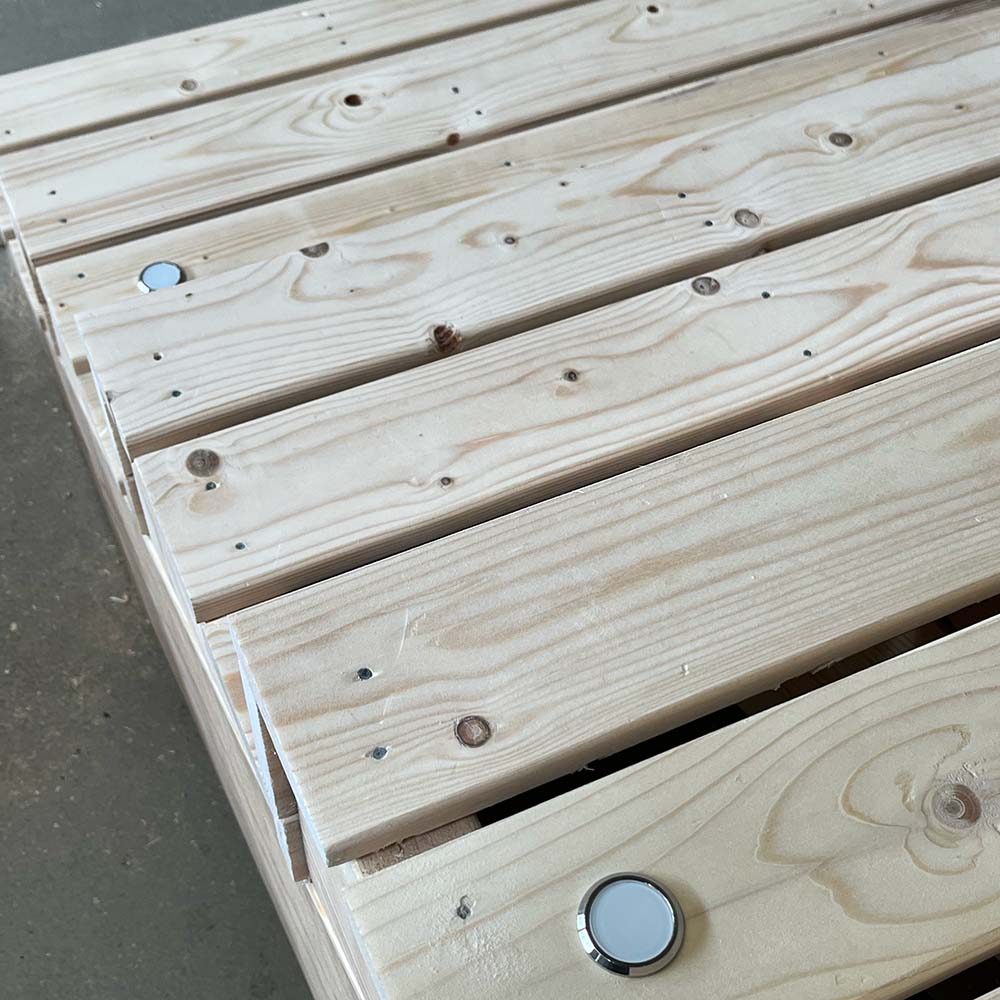 Trappe i træ med LED spot indbygget af tømrer i Horsens